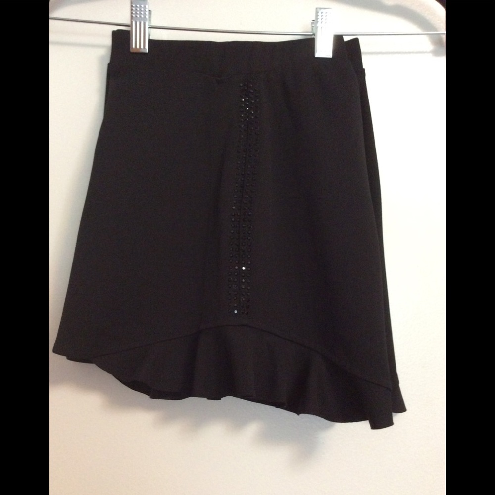Kimmie Ruffle Rhinestone Short - Picture 5 of 11